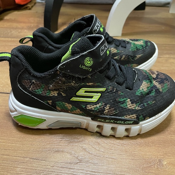 Skechers
S-LIGHTS FLEX-GLOW
Boy’s flashing sneakers - Picture 2 of 7
